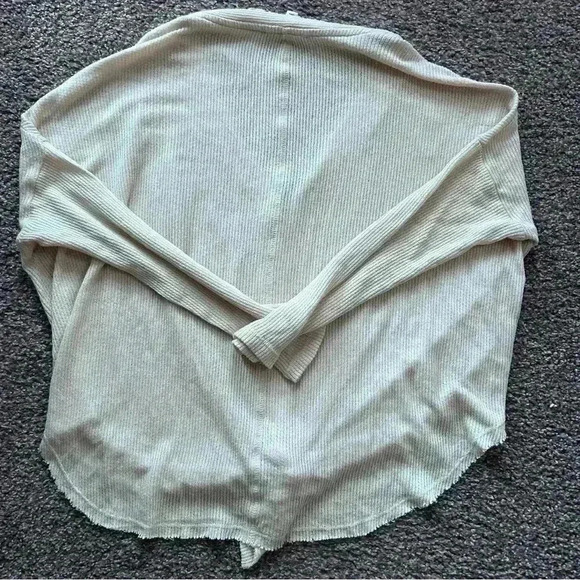 Oversized waffle knit, front tie, thermal sweater. Lightweight. Size small - Picture 4 of 5